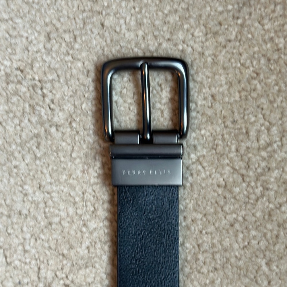 LIKE NEW - Perry Ellis reversible belt Black/Brown. Size 36